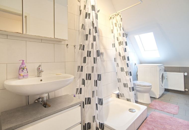 Gemütlich-moderne Wohnung im Dachgeschoss, komplett ausgestattet, ruhige Lage – a0afe3c6d44582f3dcdf5f63b0fdf88317bae1b4.jpg