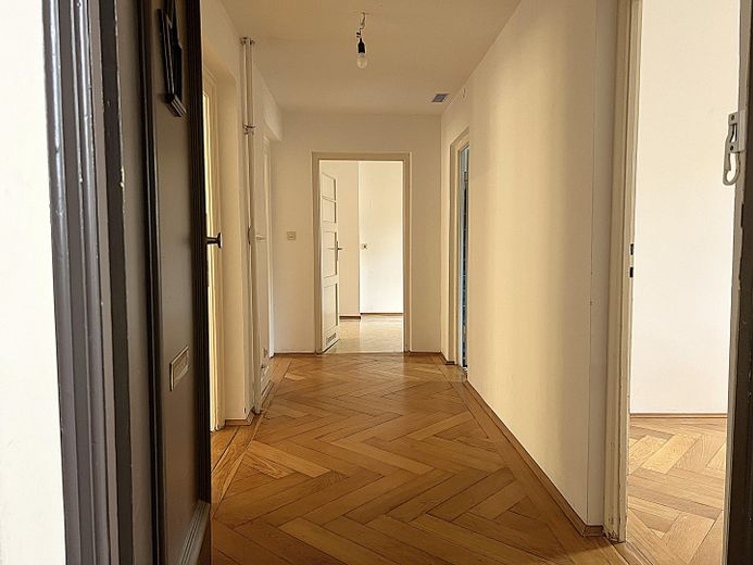2,5-Zimmer-Altbauwohnung mit Balkon in Untergiesing, Denkmalschutz – Flur -> Küche