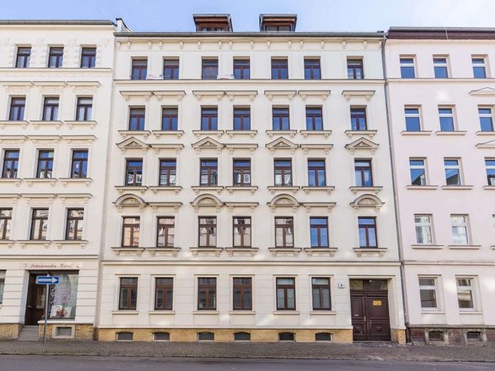 RICHTIG INVESTIEREN | Modernisierte 2-Raum-Wohnung mit Balkon und Tageslichtbad nahe des Auwalds – Foto 1