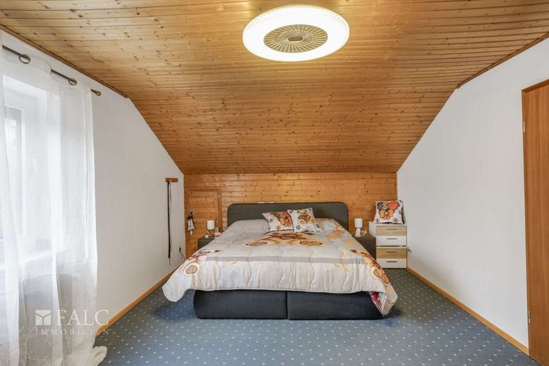 Großzügiges Zweifamilienhaus in Eberbach - 230 m² Wohnkomfort mit vielseitigen Nutzungsmöglichkeiten – OG Schlafzimmer