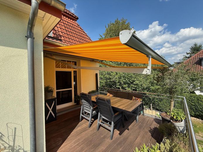 Stilvolles Einfamilienhaus mit 1.800 m2 Südgrundstück und hochwertiger Ausstattung – Balkon Küche