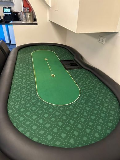 Historisches Flair trifft Moderne: Exklusiver, kernsanierter Gewölbekeller  mit High-End-Ausstattung "das Einzigartige" – 09_Pokertisch- Neu bezogen mit Echt Leder und Profi Spieltuch