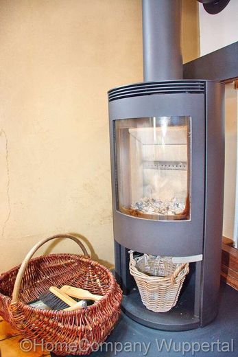 Wohnen in einem Bergischen Häuschen! Hochwertig renoviertes Fachwerk-Tiny-Haus in Cronenberg – 2ca9ac535b61524f409873043a5165f6d0403790.jpg
