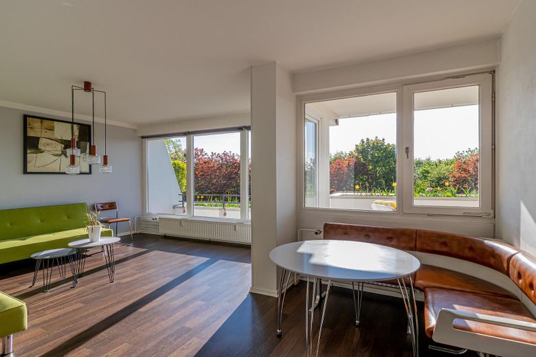 Designer terrace apartment (18 min. central station) nature, parking space (only temporarily 6-12 months) 1,700 € incl. additional costs – Wohn / Esszimmer