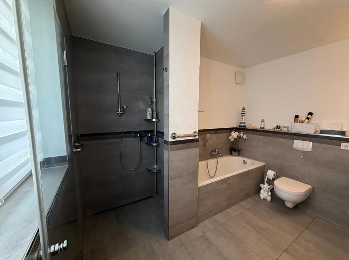 Exclusivo apartamento de 2 habitaciones con balcón de 22 m2 en primera línea del Rin – Foto 8