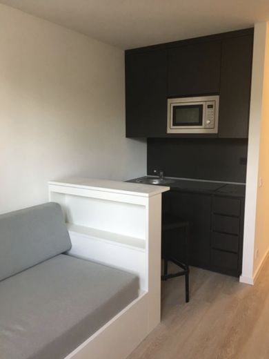 schönes möbliertes Apartment in Berlin Mitte – Apartment Küche und Wohnbereich