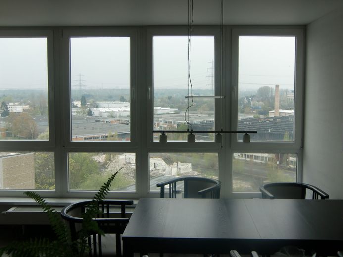 Erwachsenen-Wohngemeinschaft in Penthouse mit  Dachterrasse – Aussicht Süd von der Thekenkir