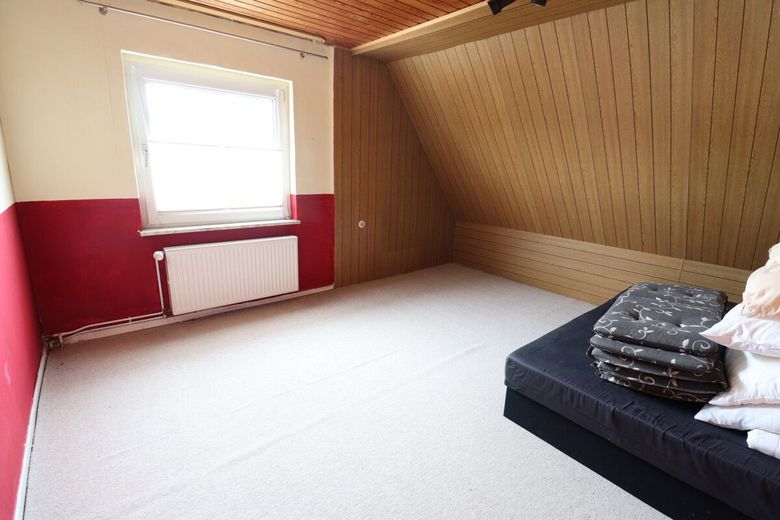 Gepflegtes Einfamilienhaus mit Anbau, perfekt für die große Familie – Zimmer 3 OG