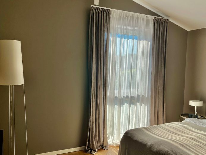 Casa d’architetto completamente ristrutturata a Mainz-Drais | 191 m2 | 7,80 m di larghezza della casa | 3 bagni | Pompa di calore – Schlafen