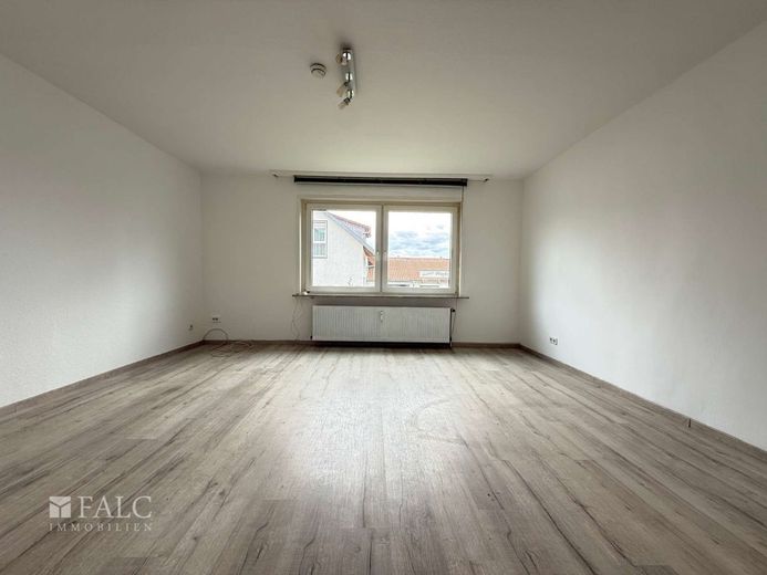 ***Vogelbeck - 2 Zimmer Erdgeschosswohnung mit Einbauküche, Gartennutzung und Keller*** – Wohnzimmer