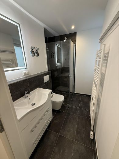 Exklusives Apartment in begehrter Wohnlage - Provisionsfrei direkt vom Eigentümer – Badezimmer 1