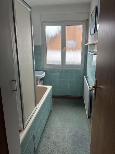 Wolnostojący dom dwurodzinny z potencjałem i dużym ogrodem, 170 m² – Bad OG