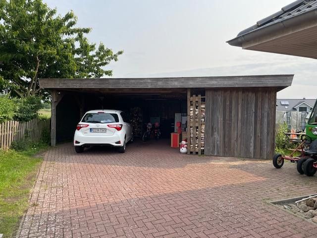 Carport mit Schuppen