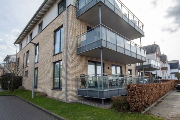 Laboe: Moderne Wohnung in erster Reihe an der Kieler Förde