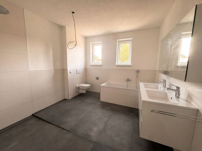 First occupancy! New, bright, barrier-free 3-room ground-floor apartment with garden in a central location in Jockgrim – großes Tageslicht-Bad