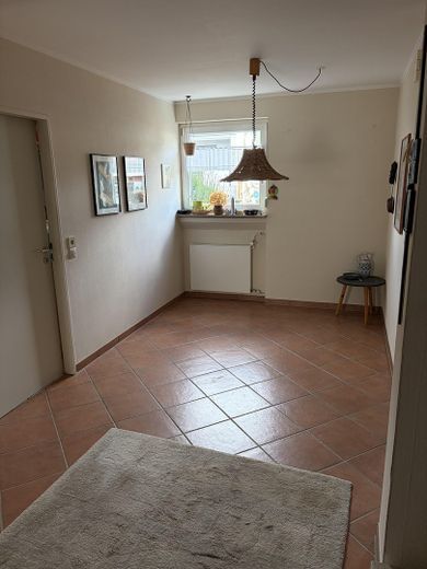 Diele mit Tür zur Küche