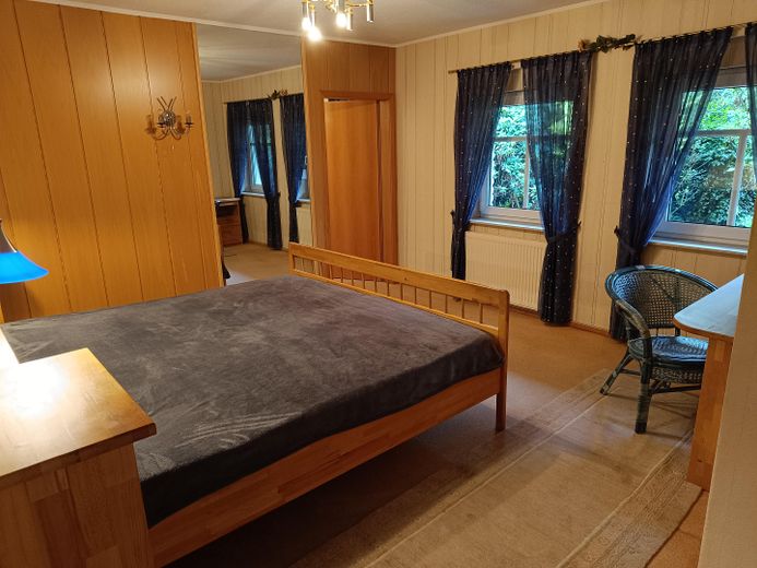 Traumhaus mit Sauna & großzügigem Gartengrundstück in Aurich-Wiesens – Provisionsfrei – Schlafzimmer im Erdgeschoss