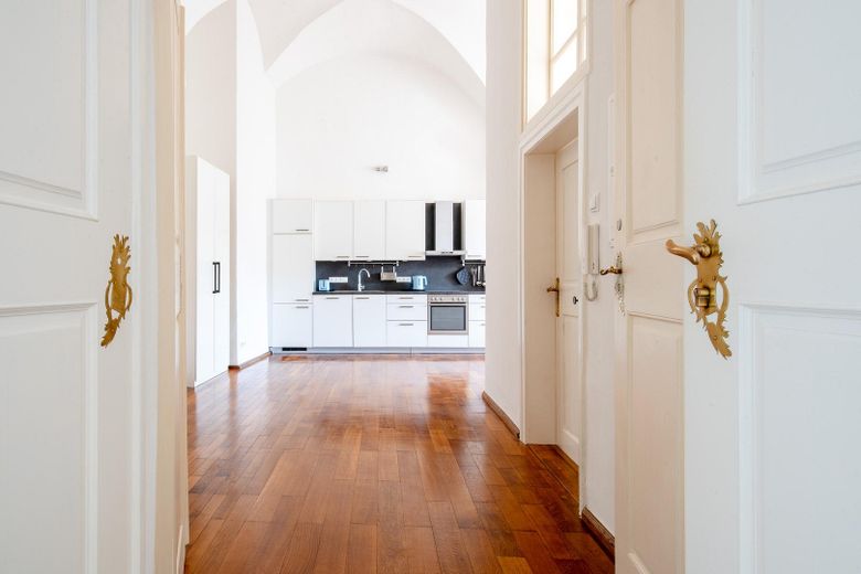 Abitare elegante in un ambiente esclusivo, centro storico di Passau – Eingang zur Wohnung