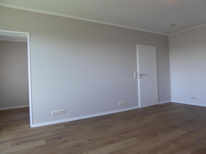 Top sanierte 1 ZKB Wohnung mit Balkon in Wiesbaden - Nordenstadt – Wohn-/Schlafzimmer