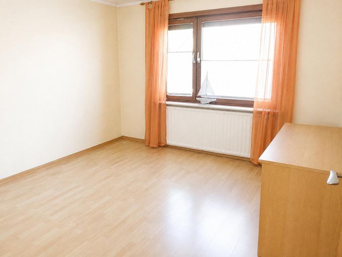 Casa unifamiliare con grande terreno, molta privacy e molteplici possibilità – EG Arbeitszimmer