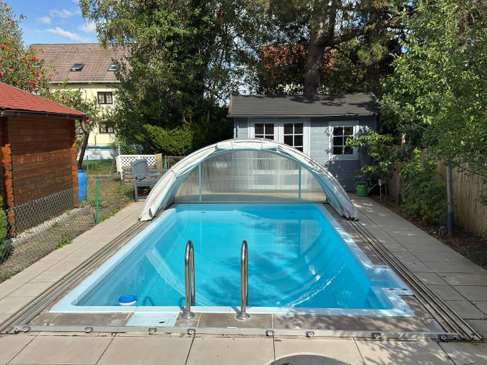 Casa a schiera centrale completamente modernizzata, in posizione tranquilla e centrale – Pool