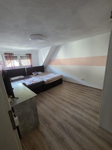 Schlafzimmer 4