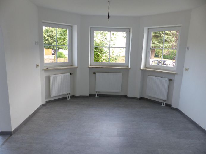 Nun noch Günstiger  Traum- Eigentumswohnung, EG, 5 Zimmer, 2 Bäder, Terrasse,  Garten, Einzelgarage, – Erker-Esszimmer