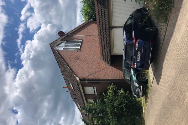 Casa a schiera di testa, 5 locali, 169 m² di superficie abitabile/utile, tutto con riscaldamento a pavimento, 3 bagni + WC per gli ospiti, terrazza, garage in muratura con 2 portoni