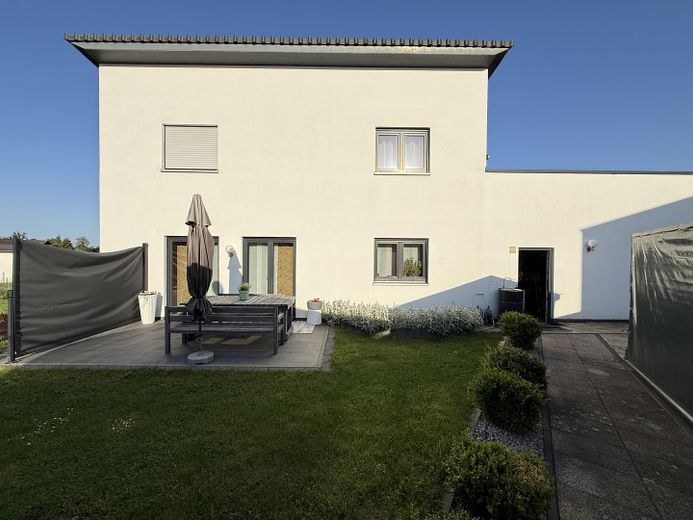 Wohlfühloase – modernes Einfamilienhaus mit Einliegerwohnung – Terrasse
