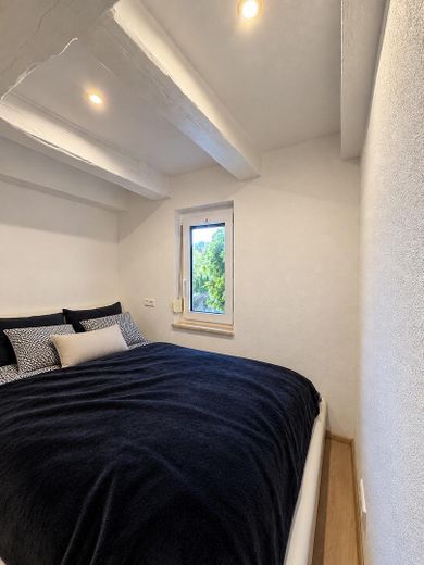 Fully renovated family home with a stunning conservatory, photovoltaic system, heat pump & large outbuilding – Gästezimmer 1E c