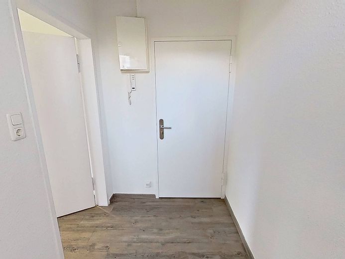 Nowoczesne mieszkanie 1-pokojowe z wbudowaną kuchnią i BALKONEM – Flur