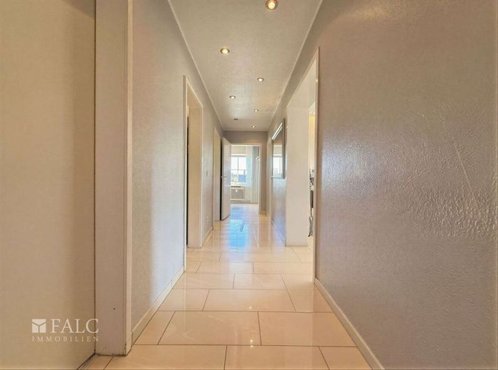 ***Elliehausen - Großzügige 4 Zimmer Dachgeschosswohnung mit Außenstellplätzen*** – Flur