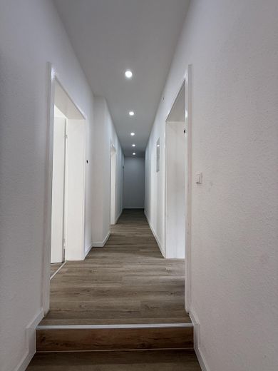 Erstbezug nach Kernsanierung – Moderne 3-Zimmer-Wohnung in Blankenloch – Flur