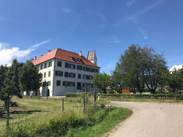 Wymarzone mieszkanie dla singli: urok zabytku spotyka nowoczesność – zamek Hirschlatt – Haus Schloss Hirschlatt 