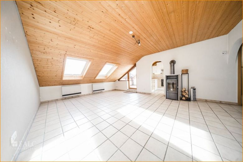 Wohn-Ess-Bereich mit Kamin