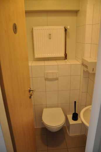Gewerbeobjekt/Halle mit Büro und Stellplätzen zentral gelegen in Wismar-Westhafen – 9 WC-D