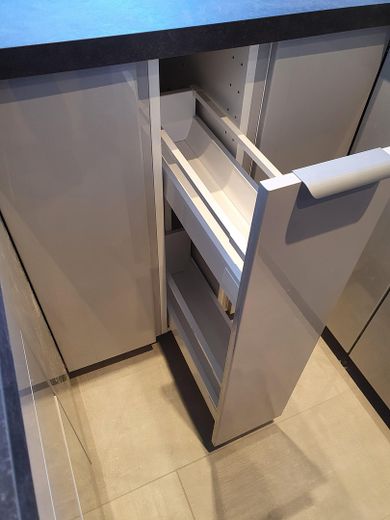 2-Zimmer/EBK/Bad/Balkon/Keller (fast) Erstbezug nach hochwertiger Sanierung direkt vom Eigentümer – Einbauküche