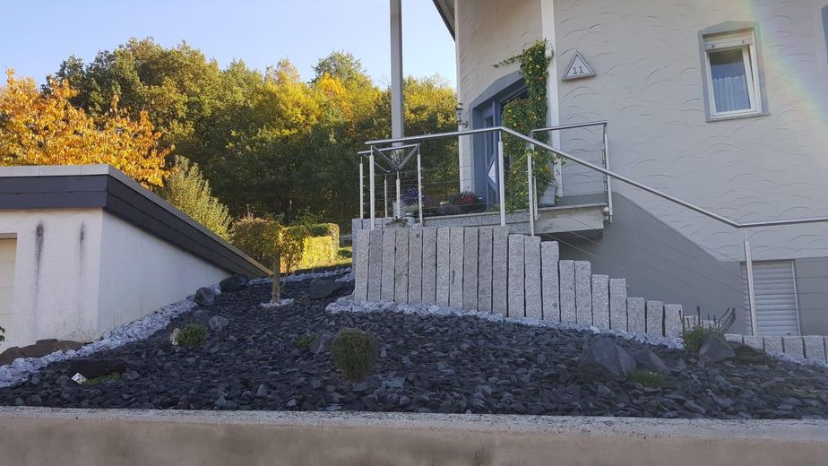 Zugangstreppe Haupteingang