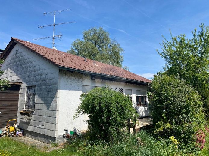 NEUER PREIS! SONNIGER BUNGALOW 
MIT POTENZIAL – Ansicht 2