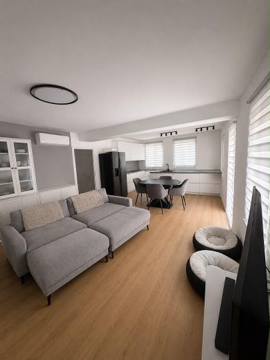 Appartement exclusif de 4 pièces dans la vieille ville avec terrasse sur le toit | Climatisation | Pompe à chaleur – Wohn- und Essbereich