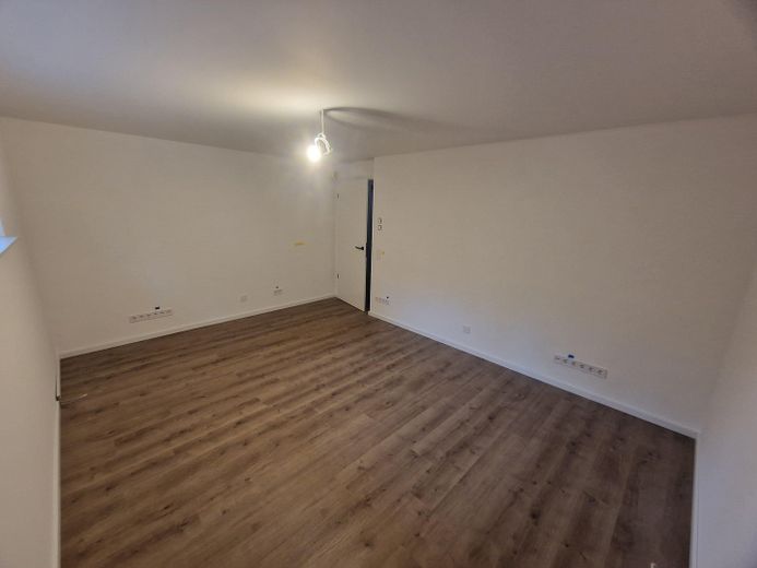 Erstbezug in Zepernick – Provisionsfreie KfW-40-EE Stadtvilla auf über 1.000 m² Grundstück – KG Hobby- Fitnessraum Tür