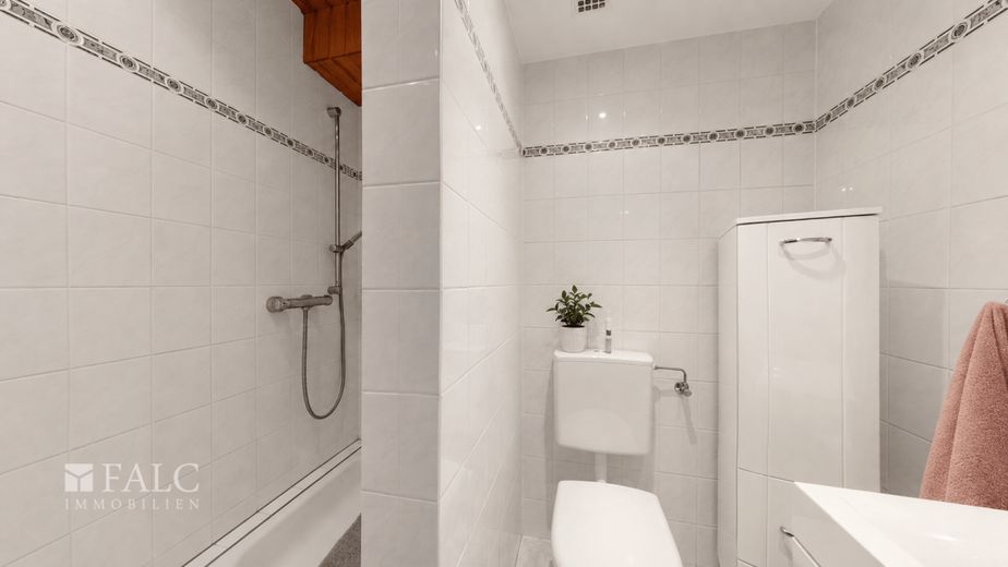 Großzügiges Landhaus mit separaten Apartmentbereichen – Badezimmer