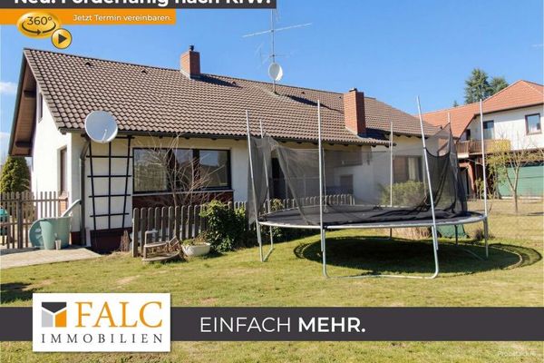 Más que sencillo: bungalow con vivienda independiente. Garaje, logia-terraza orientada al sur. Reserva de espacio habitable. Zona residencial tranquila. Libre.