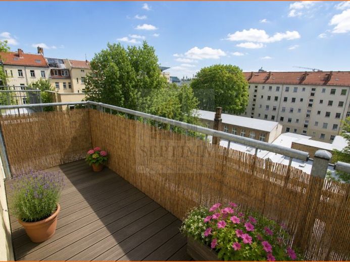 Großzügige und helle 2-Zimmer-Eigentumswohnung mit Balkon (vermietet) und Lift zu verkaufen – Foto 1