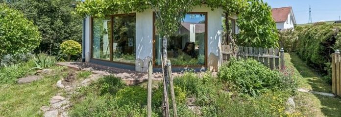 Luce, natura e atmosfera di benessere – Casa unifamiliare con sauna lungo un ruscello