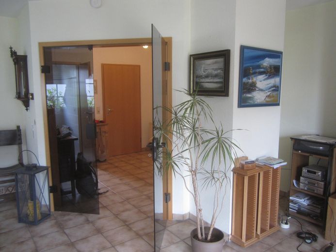 Two-family house – Blick in den Flur /EG