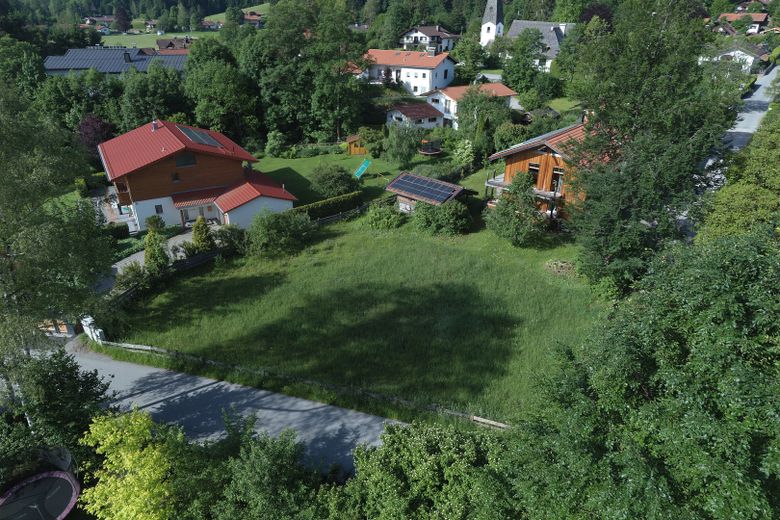 Baugrundstück - Baulücke - voll erschlossen – Ostansicht