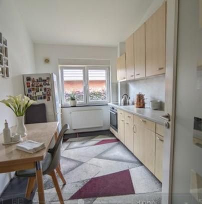 236 m² woonoppervlak + zelfstandige woning, 735 m² perceel – ruime woning in Wolfsburg-Kästorf – Küche Einliegerwohnung
