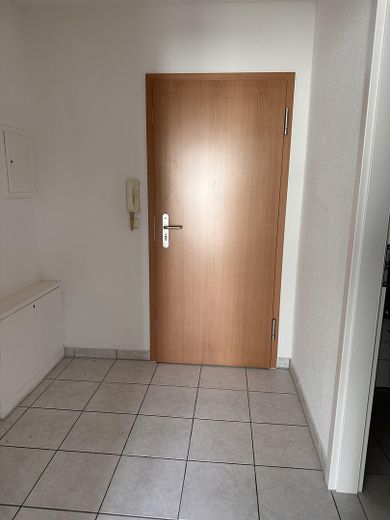 Appartamento di 2 locali in posizione tranquilla a Lev. Rheindorf – Eingang Flur