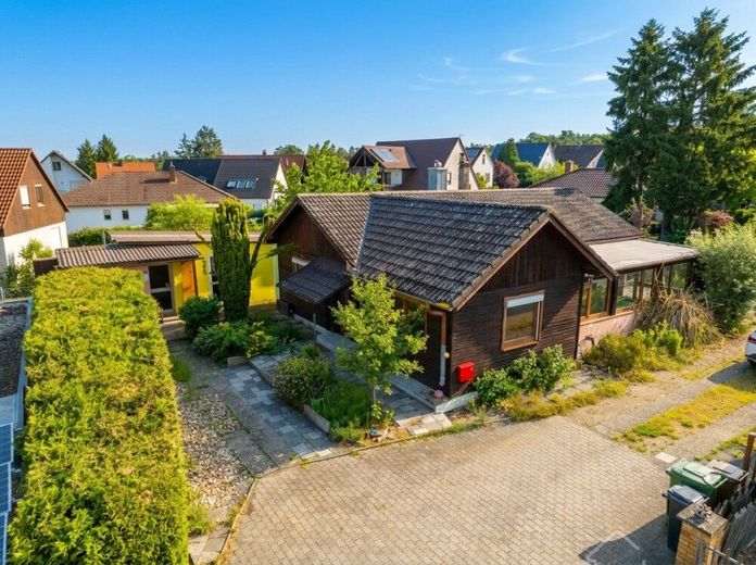 Sanierungsbedürftiges Bungalow mit Nebengebäude &amp; Garage und Keller in Röttenbach – BG+EFH Röttenbach 2ki 001